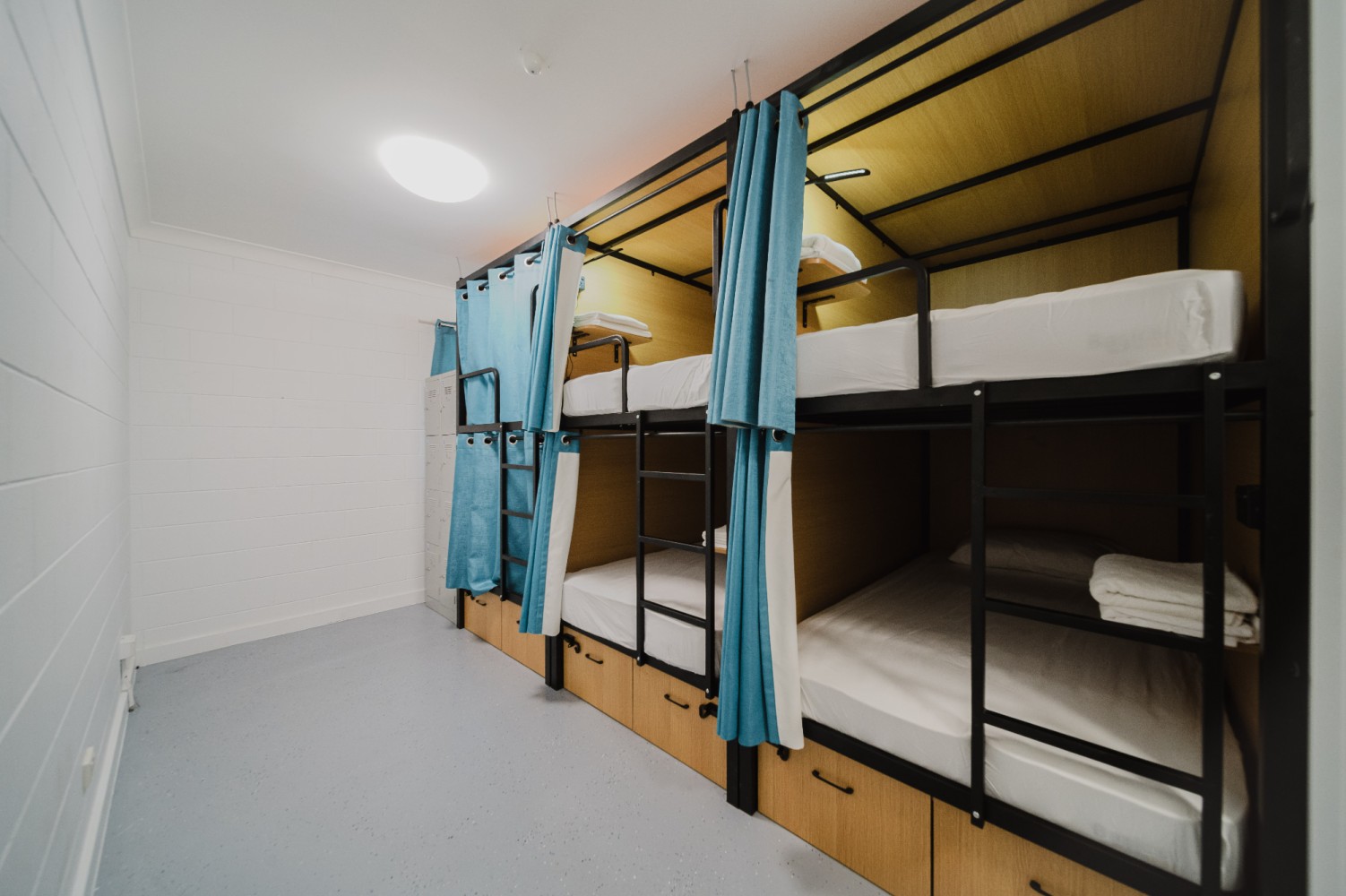 Seaside Lodge room